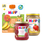 Eine Reihe von Babynahrungsprodukten der Marke "Hipp", darunter eine Schachtel "Pfirsich Banane Kokosmisch" und zwei Gläser "Himbeere in Apfel" und "Zuckerkruste".