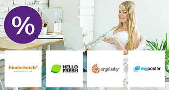 Eine Frau mit einem Laptop, darunter die Logos verschiedener Hotelbuchungs-Websites.
