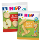 Zwei verpackte Babynahrungsprodukte der Marke 'Hipp'. Das erste Produkt trägt die Bezeichnung "Appe Reiswaff" und ist glutenfrei, während das zweite Produkt "Bio Hirse Stangen" heißt und aus Haferflocken und Salzusatz besteht.